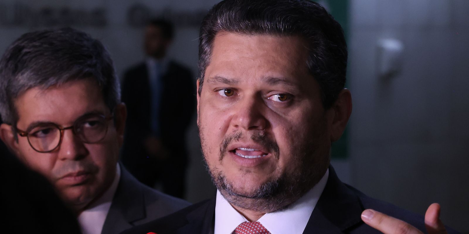 Davi Alcolumbre encaminha PEC do fim da escala 6x1 para a CCJ do Senado