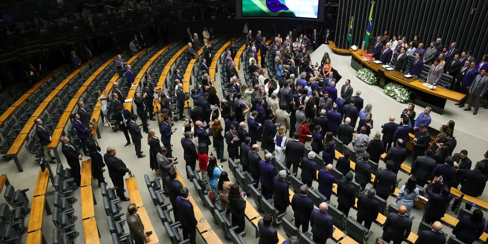Congresso Nacional analisa isenção do imposto de importação e da taxa das blusinhas nesta segunda-feira