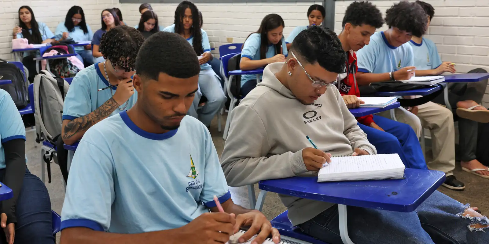 Programa Pé-de-Meia paga nova parcela para estudantes nascidos em setembro e outubro