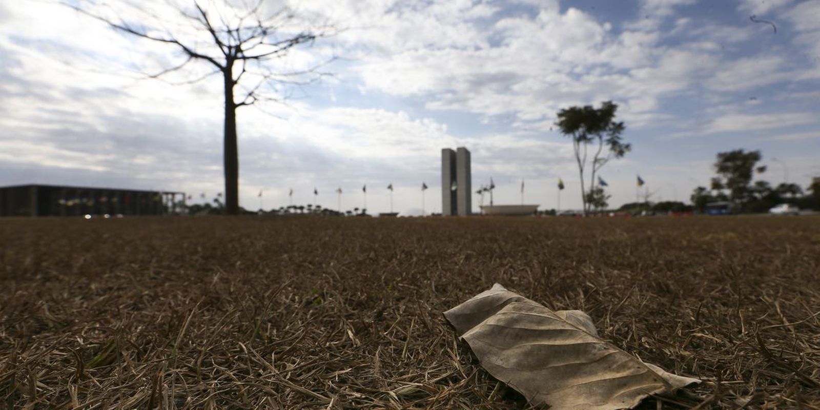 Alerta do Inmet indica risco de temporais no Sul e onda de calor no restante do Brasil