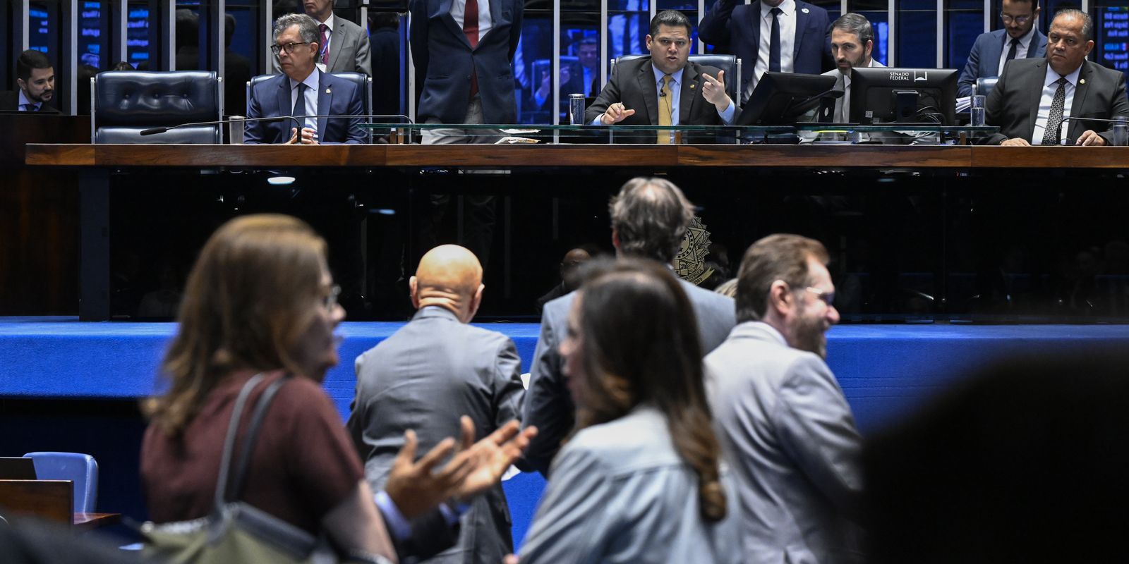 Senado deve votar fim da escala 6x1 logo após as eleições, garante Alcolumbre