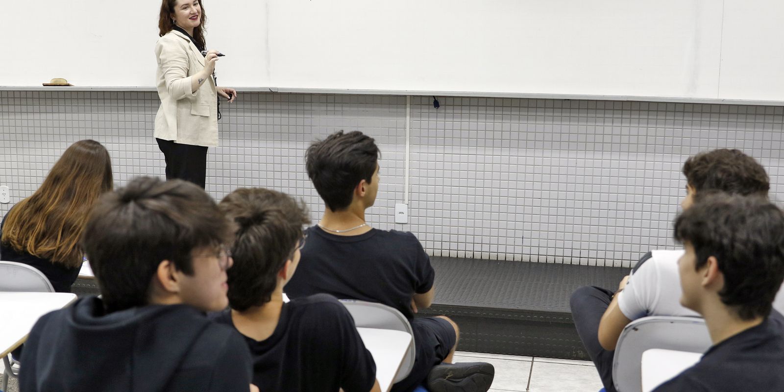 Inep lança cartilha oficial para orientar candidatos na redação do Enem 2026