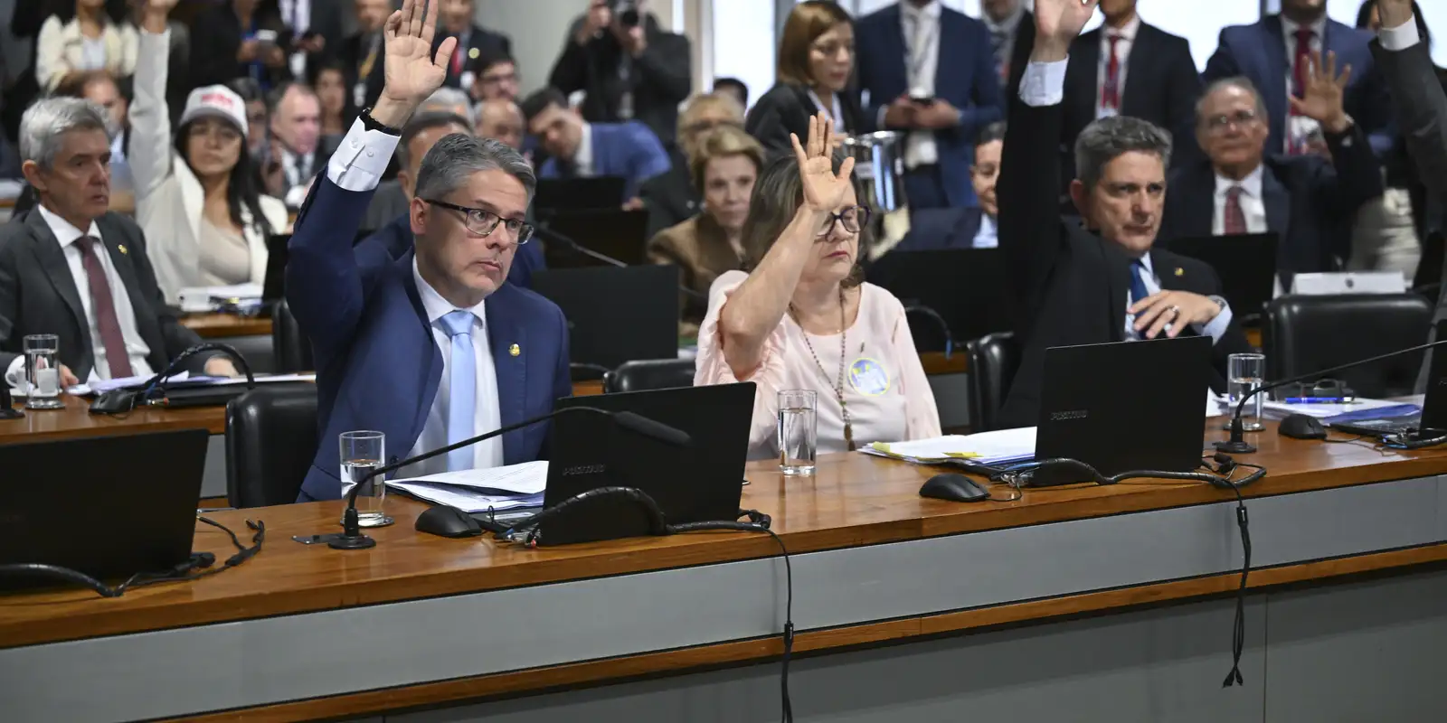 CCJ do Senado aprova texto-base da PEC da Segurança Pública contra o crime organizado