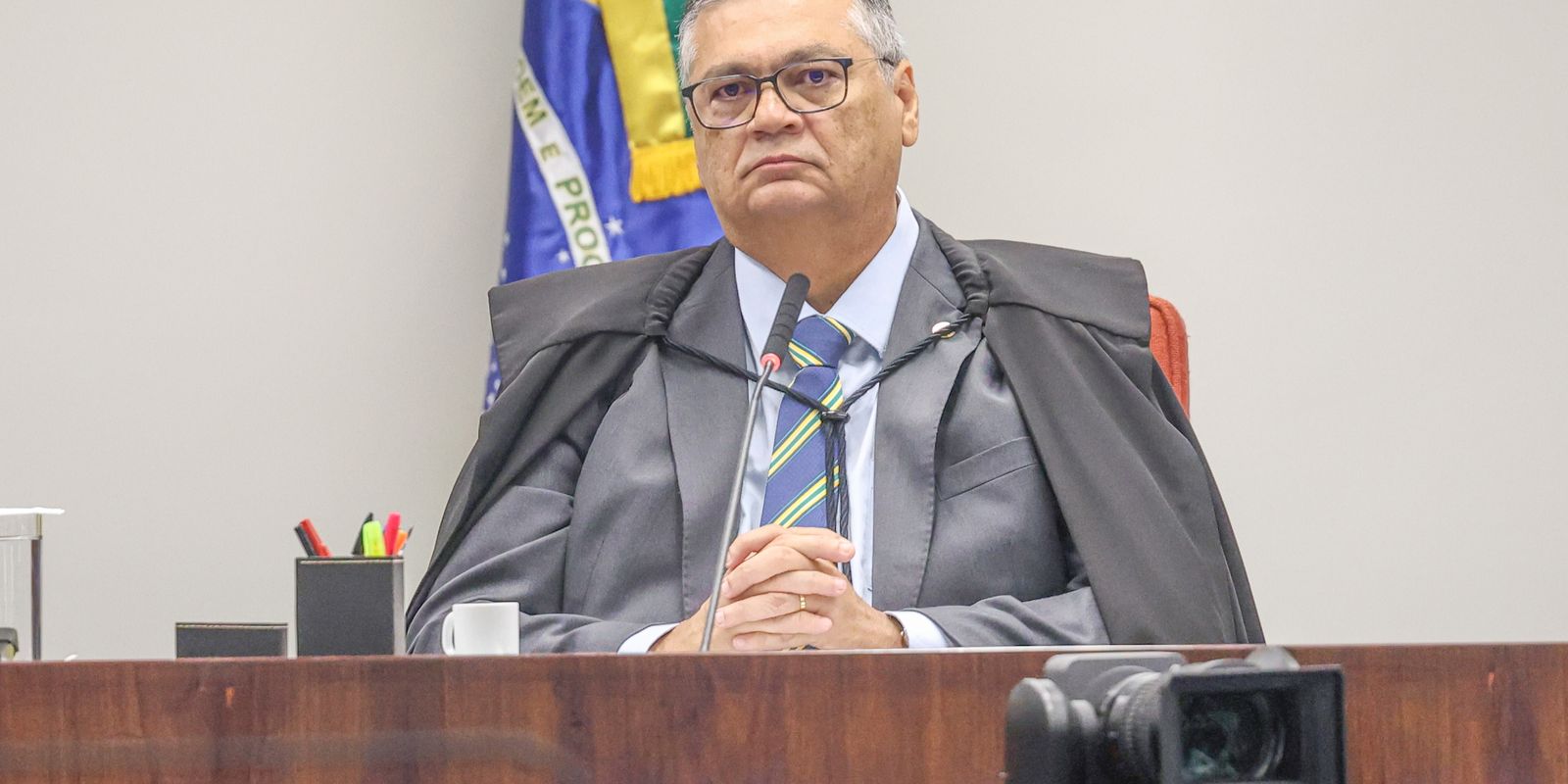Decisão de Flávio Dino libera post de humorista sobre Nossa Senhora