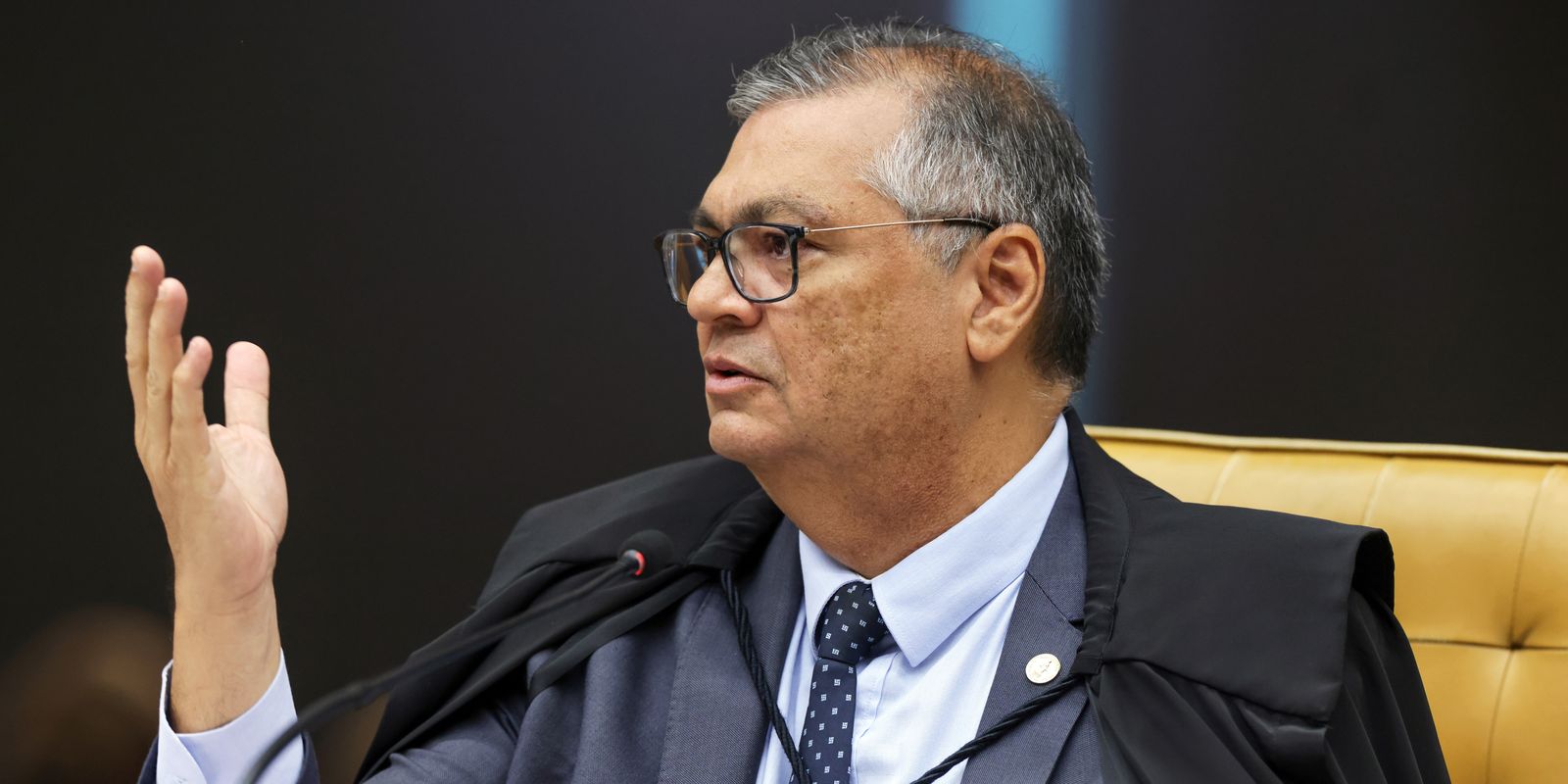 Dino retira sigilo de investigações sobre o filme Dark Horse no STF