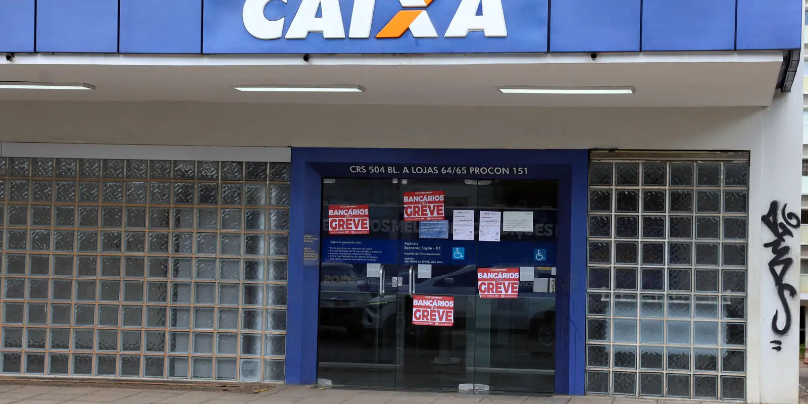Funcionários rejeitam proposta e greve na Caixa continua em todo o país