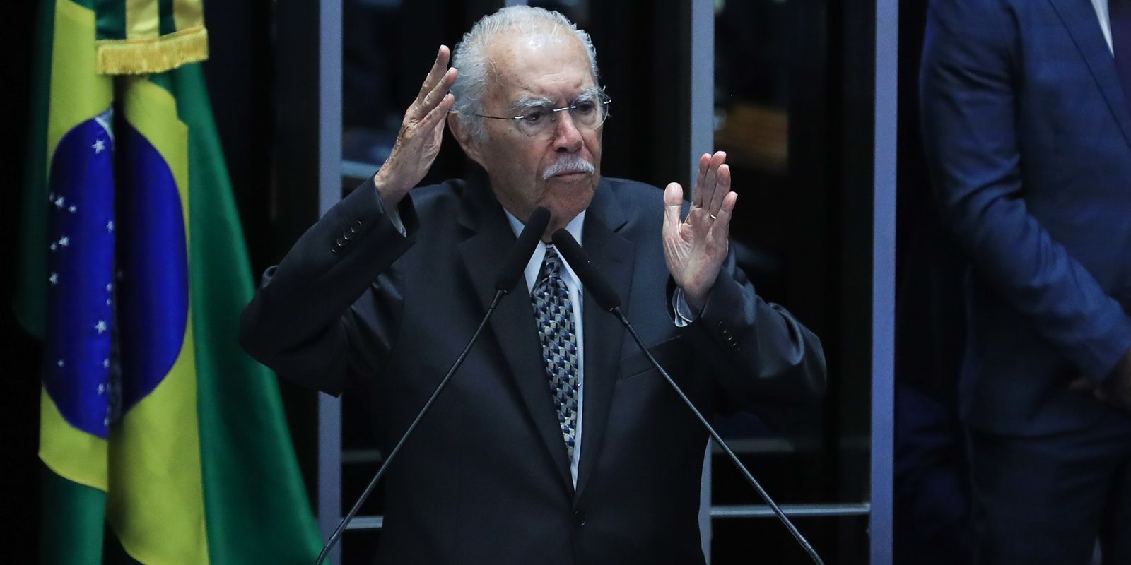 Ex-presidente José Sarney é internado em São Luís com quadro de pneumonia