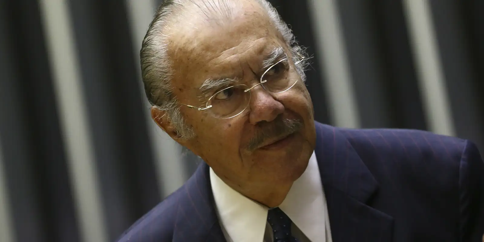 Ex-presidente José Sarney continua internado no hospital Sírio-Libanês