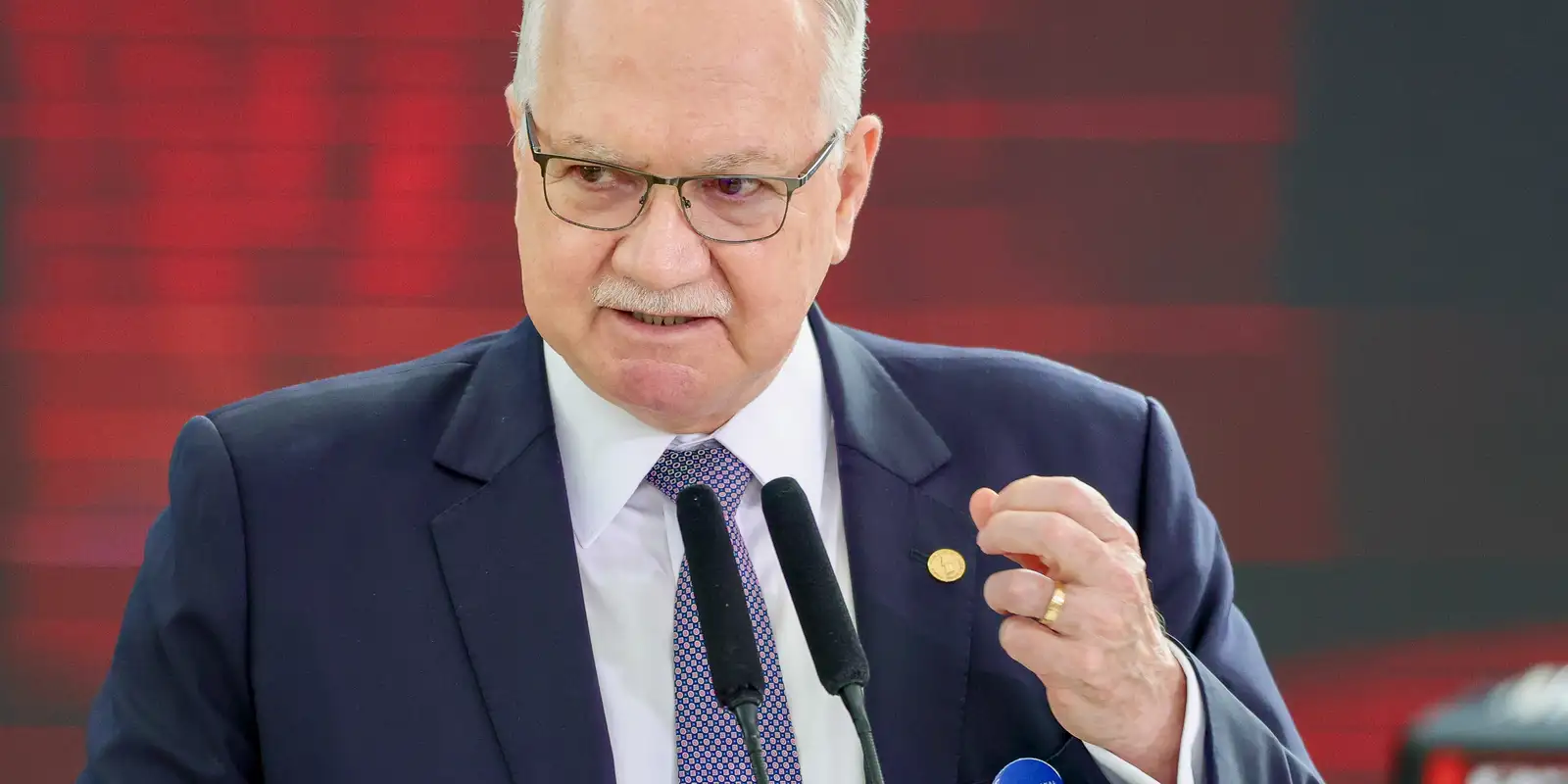 Fachin concede prazo para Mendonça e Gonet responderem a denúncias no caso Master