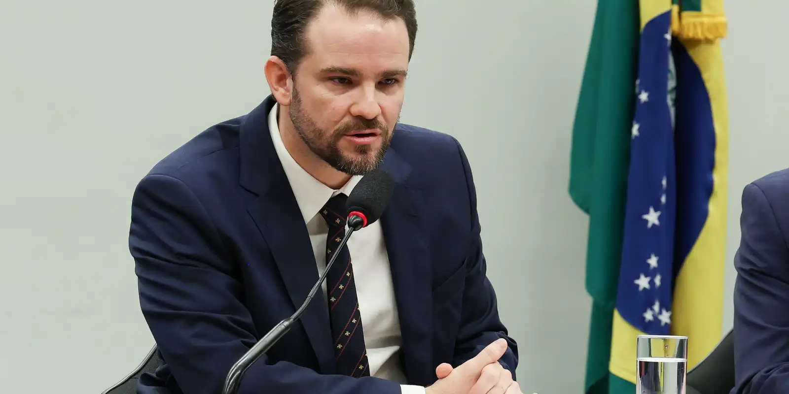 Crime organizado financiou empresa ligada a filme sobre Bolsonaro, diz Durigan