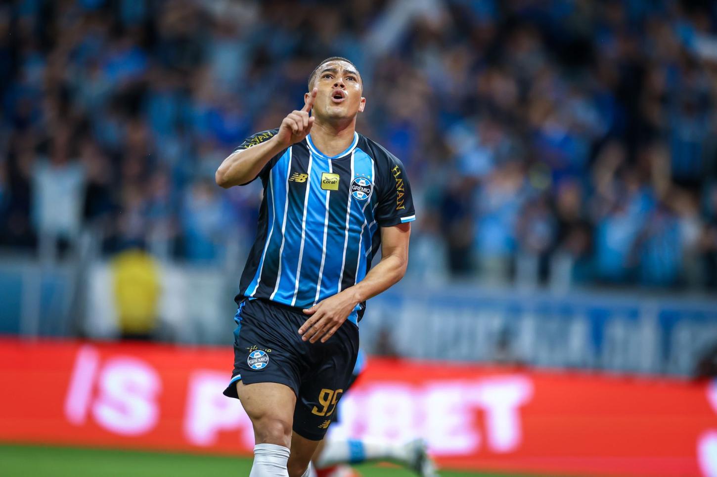 Grêmio vence o Internacional por 3 a 1 e avança à semifinal da Copa do Brasil
