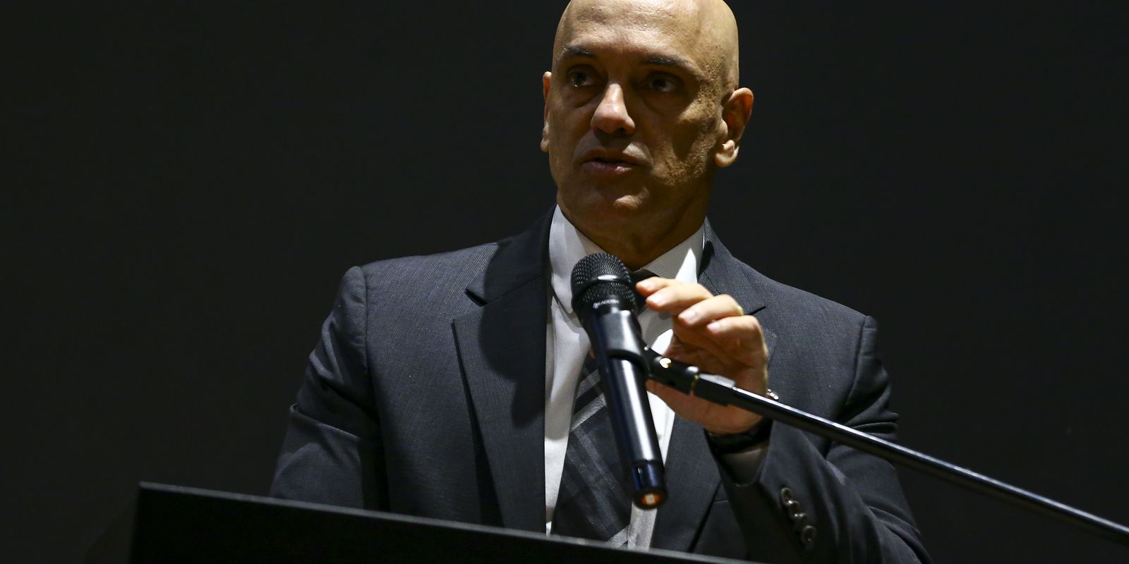 Alexandre de Moraes nega irregularidades e classifica relatório como ilegal