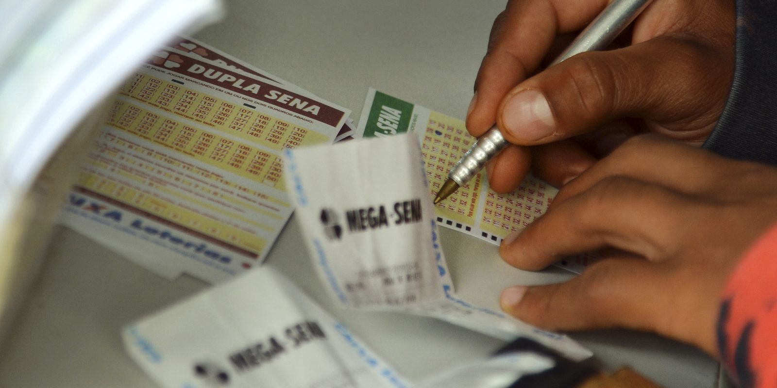 Mega-Sena acumulada pode pagar R$ 102 milhões nesta quinta-feira