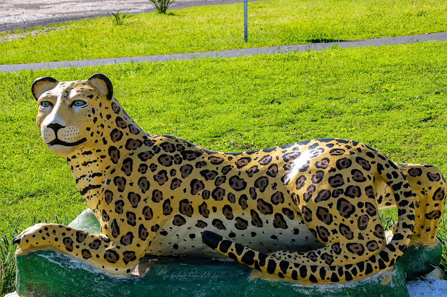 ONÇAS, SÍMBOLO DE JAGUARI, VOLTAM A EMBELEZAR AS ENTRADAS DA CIDADE