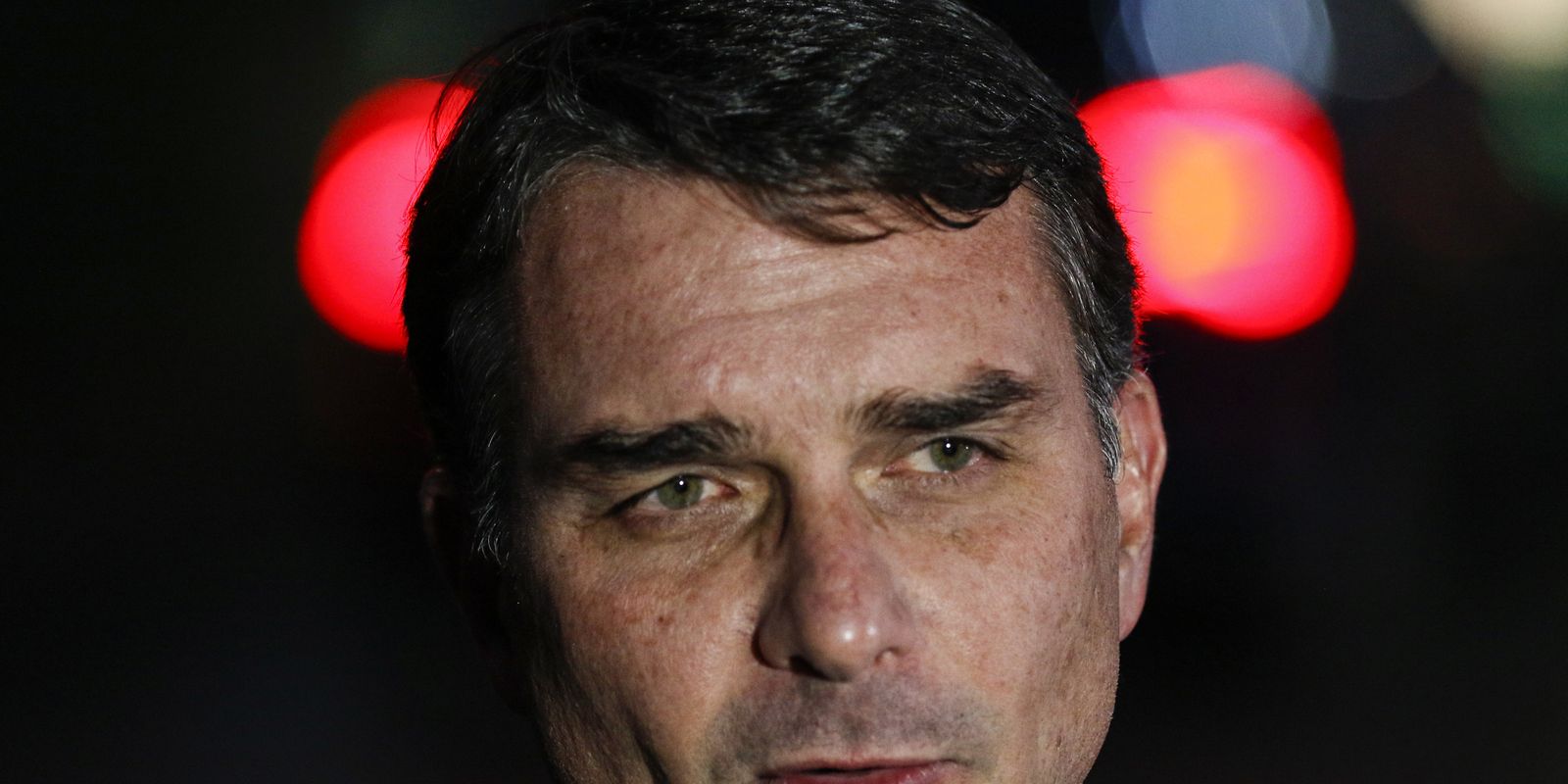 PF investiga cobranças de Flávio Bolsonaro sobre o filme Dark Horse