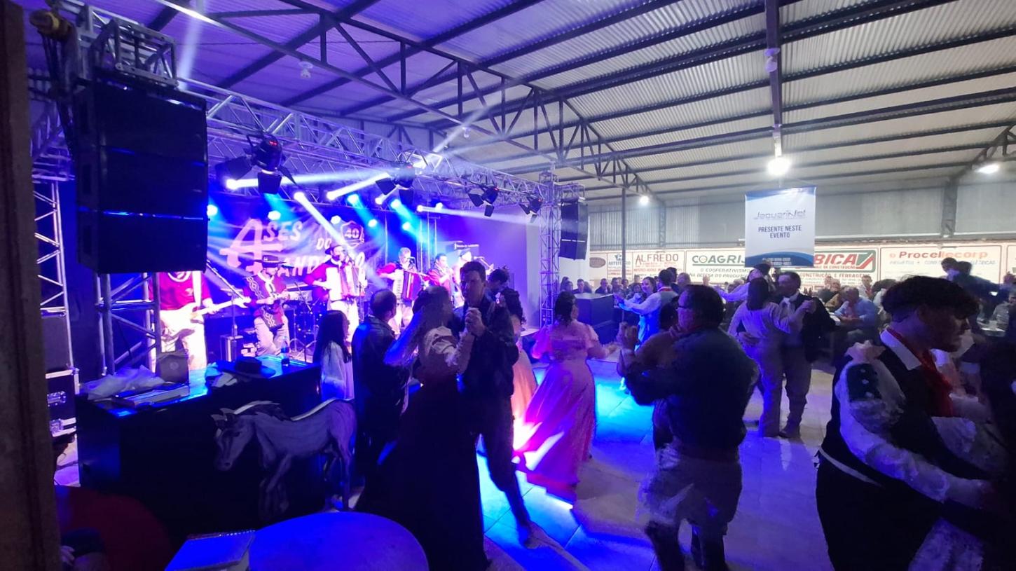 PIQUETE VÔ BEPÊ REÚNE GRANDE PÚBLICO EM JANTAR-BAILE