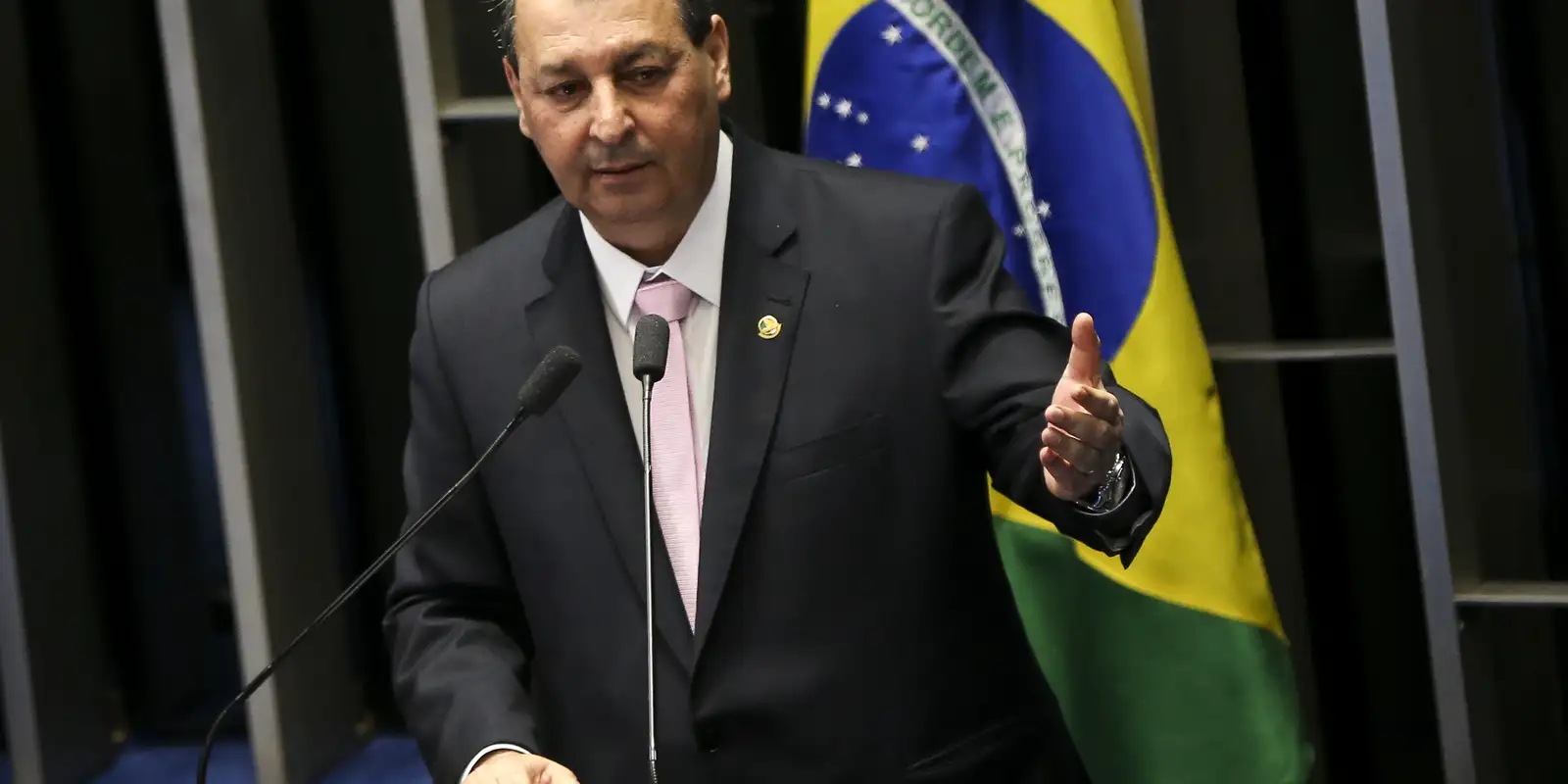 Relator Omar Aziz rejeita todas as emendas e mantém fim da jornada 6x1 na CCJ