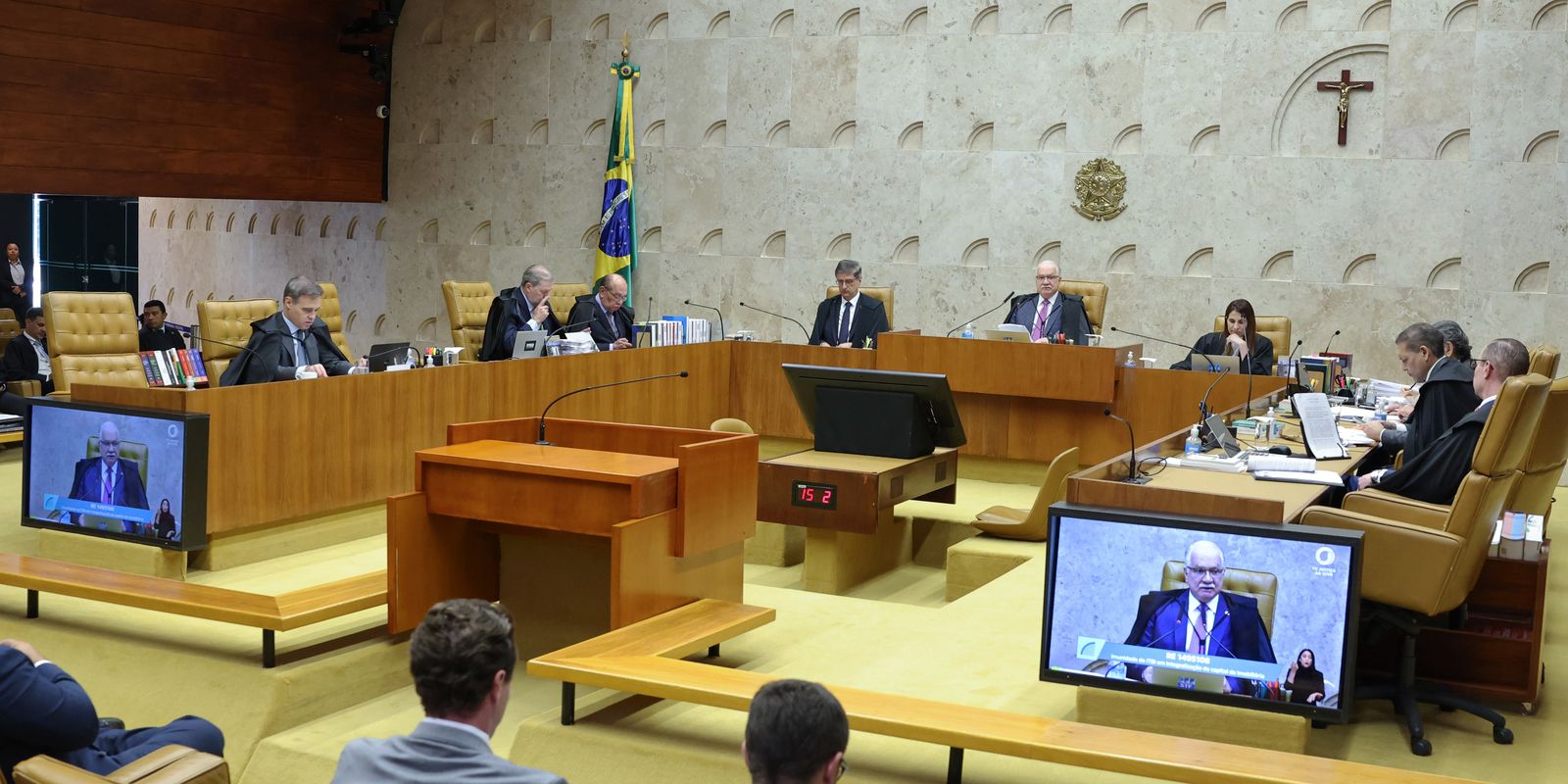 Após impasse institucional, plenário retoma sessões do STF