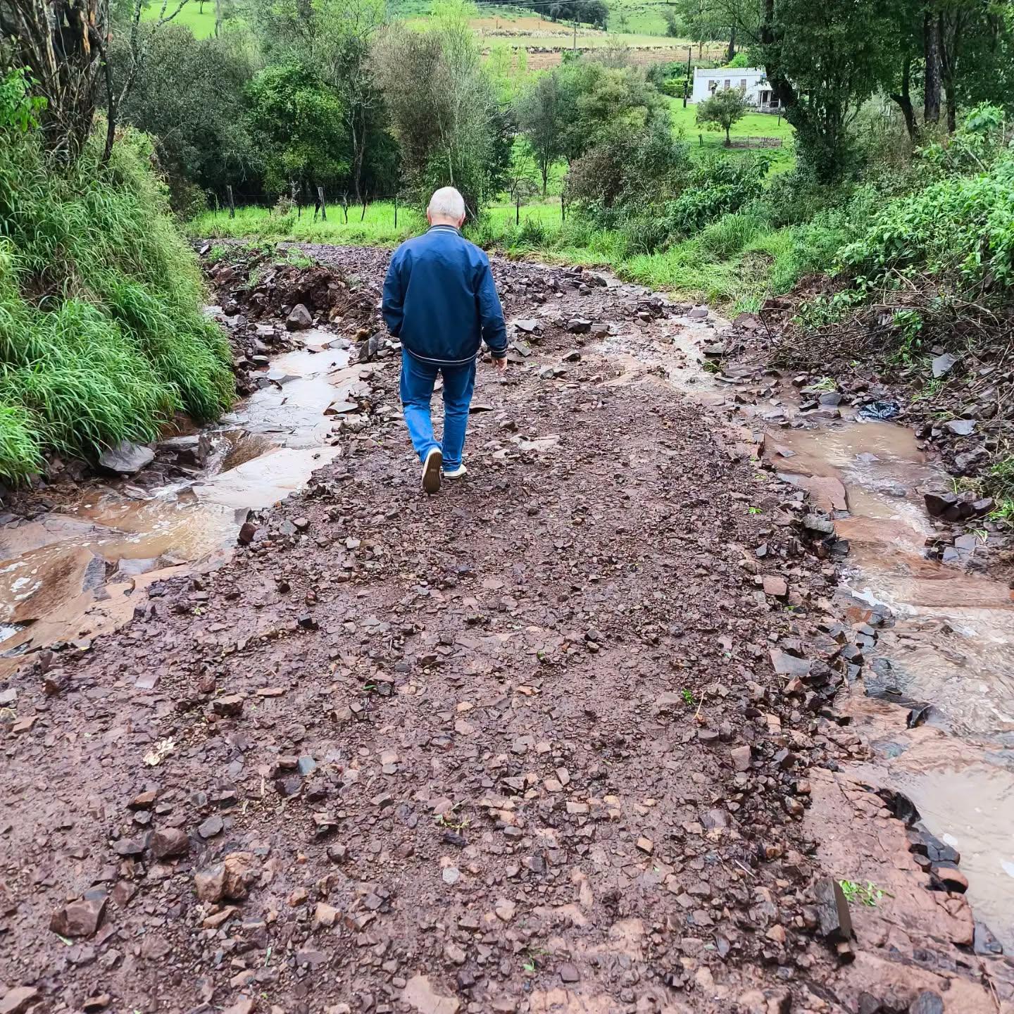 Temporal e chuva intensa causa danos em Mata