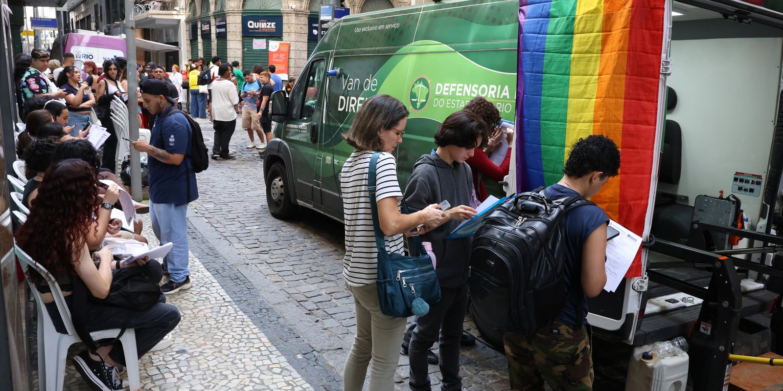 Marcha Trans & Travesti reúne militantes pela democracia no Rio de Janeiro