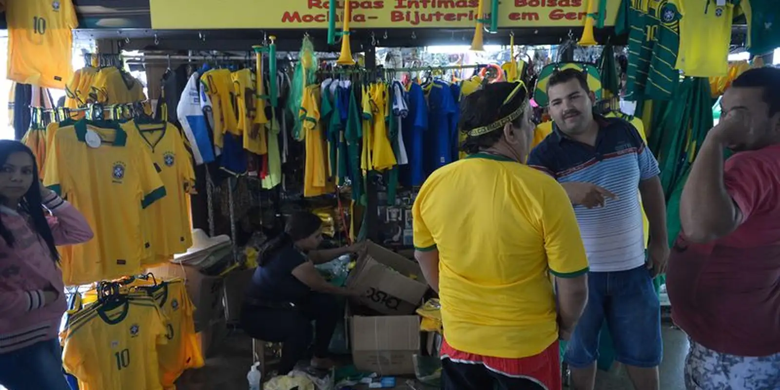 Vendas no comércio registram queda de 0,8% em julho após efeito da Copa