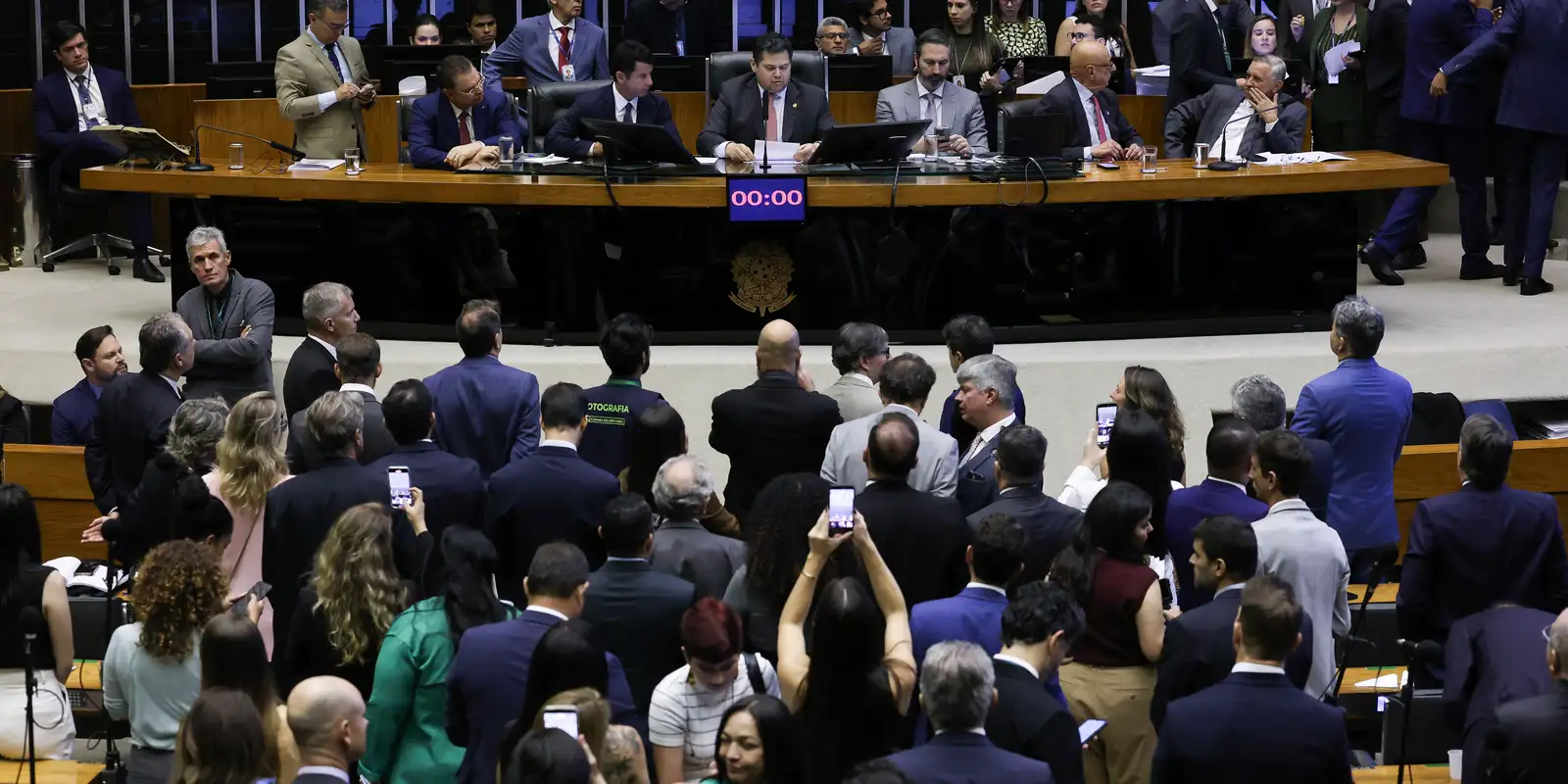 Alcolumbre pauta votação do fim da escala 6x1 para quarta-feira no Senado