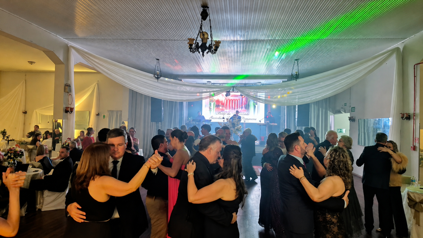 Baile da Sociedade Flor da Primavera celebra a tradição e elege novas rainhas em Jaguari