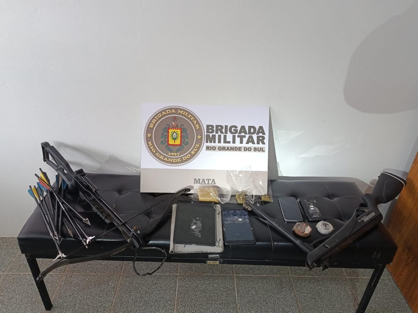 Brigada Militar realiza a prisão de 4 pessoas pelo crime de tráfico de entorpecentes na cidade de Mata