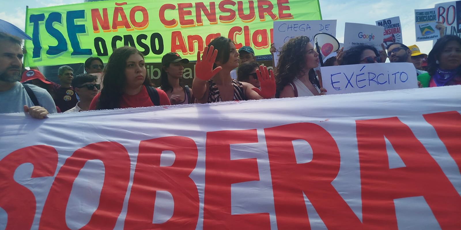 Caso Ana Clara gera protestos em frente ao TSE contra decisão de André Mendonça
