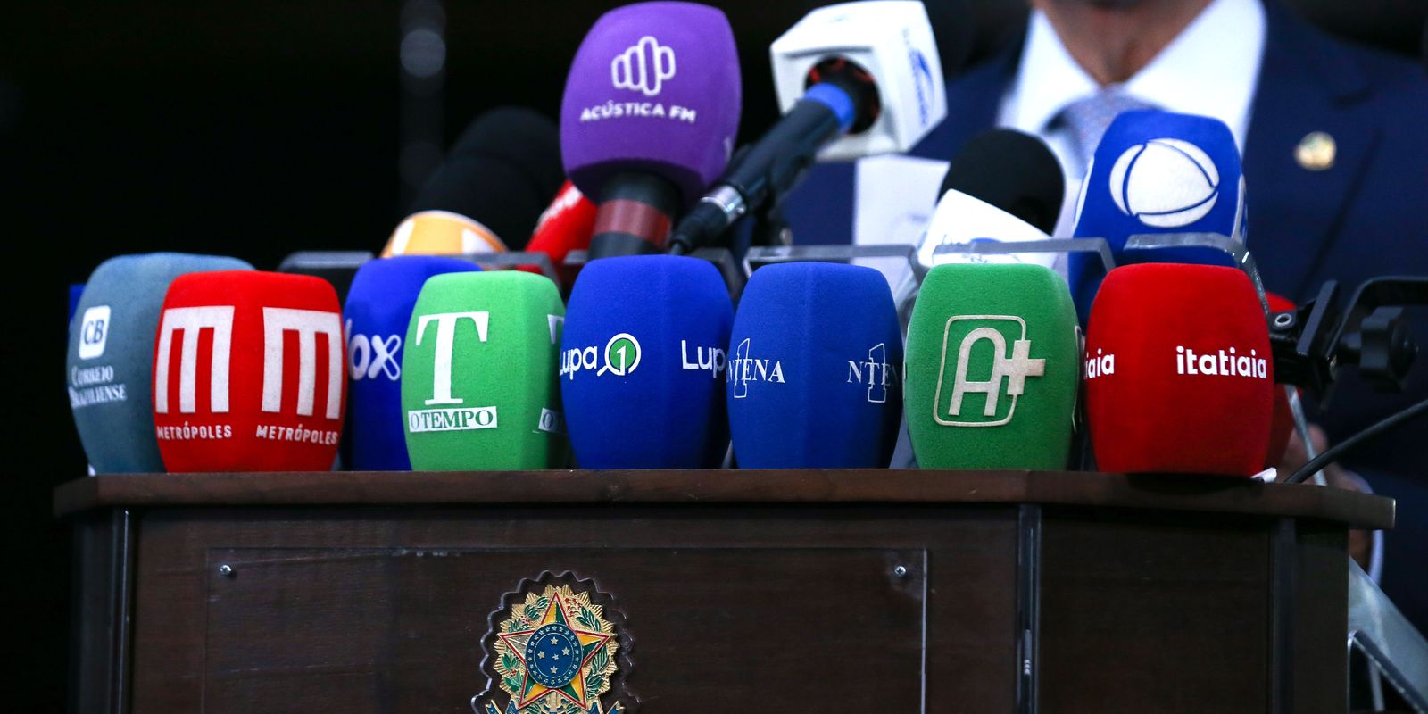 Jornalistas sofrem mais de 14 mil ataques em redes sociais nas eleições