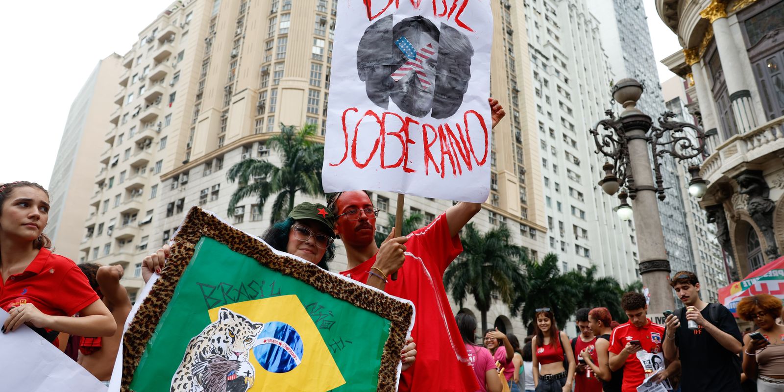 Estudantes protestam no Rio pela candidatura de Lula nas eleições de 2026