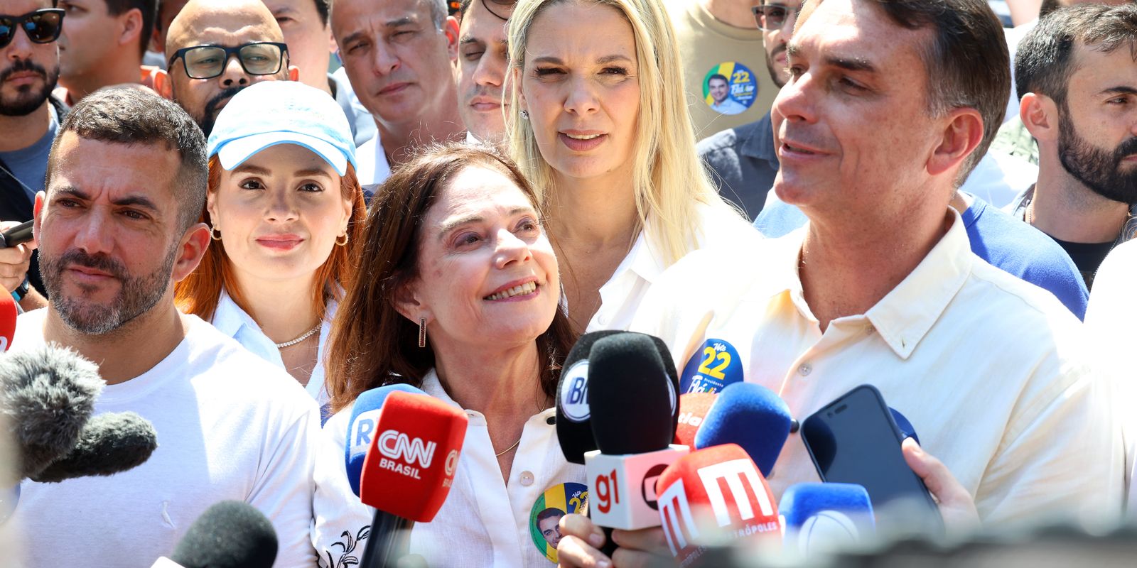 Campanha de Flávio Bolsonaro garante manutenção do Bolsa Família e Farmácia Popular