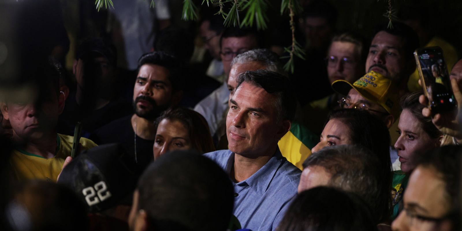 Flávio Bolsonaro impõe condições no TSE para abertura de sigilos