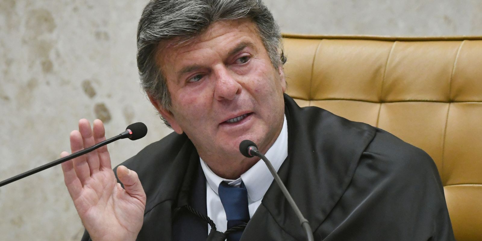 Luiz Fux cobra manifestação da AGU sobre o funcionamento de bets no STF