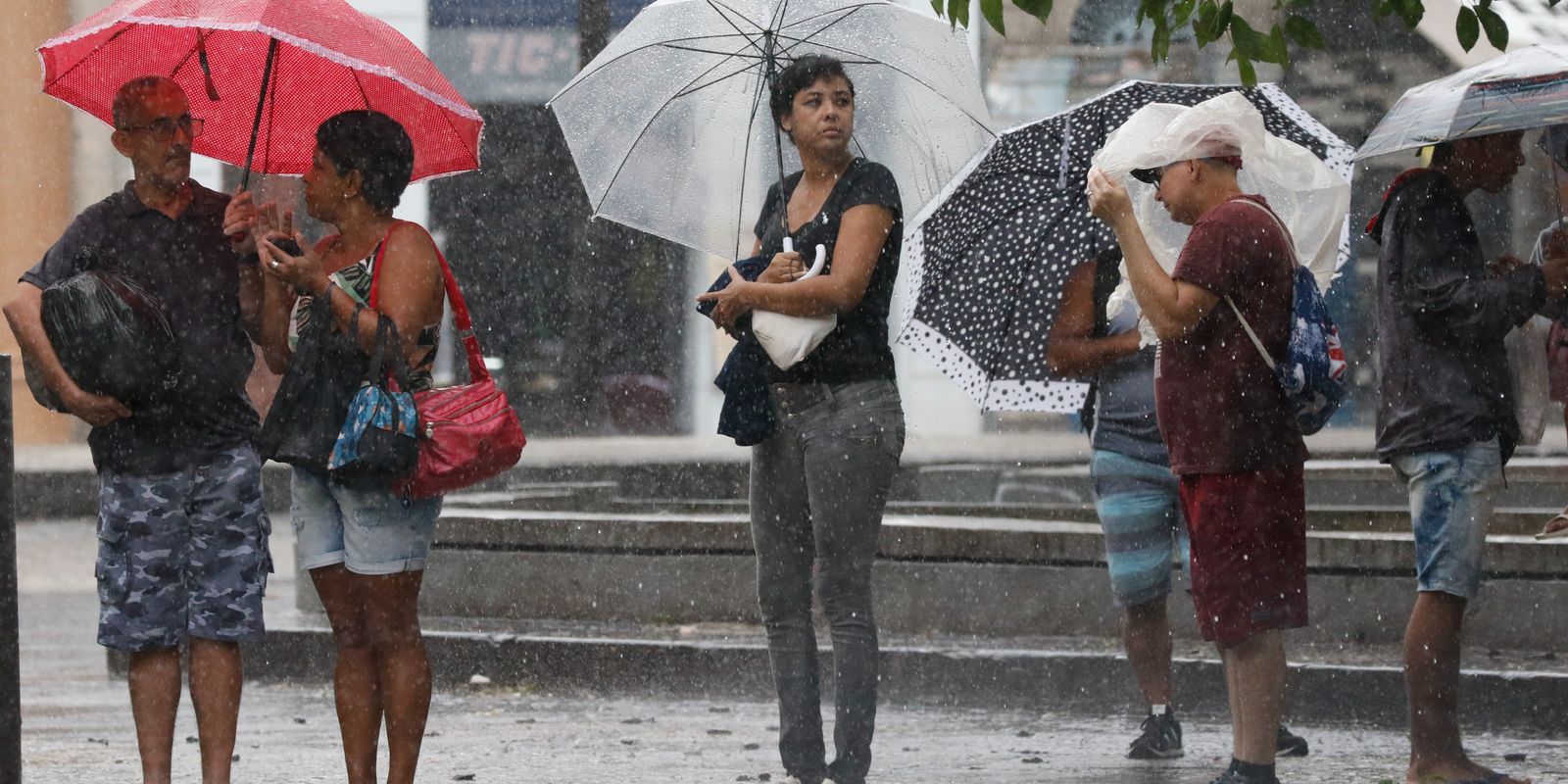 Inmet emite aviso de chuvas intensas para várias regiões do Brasil