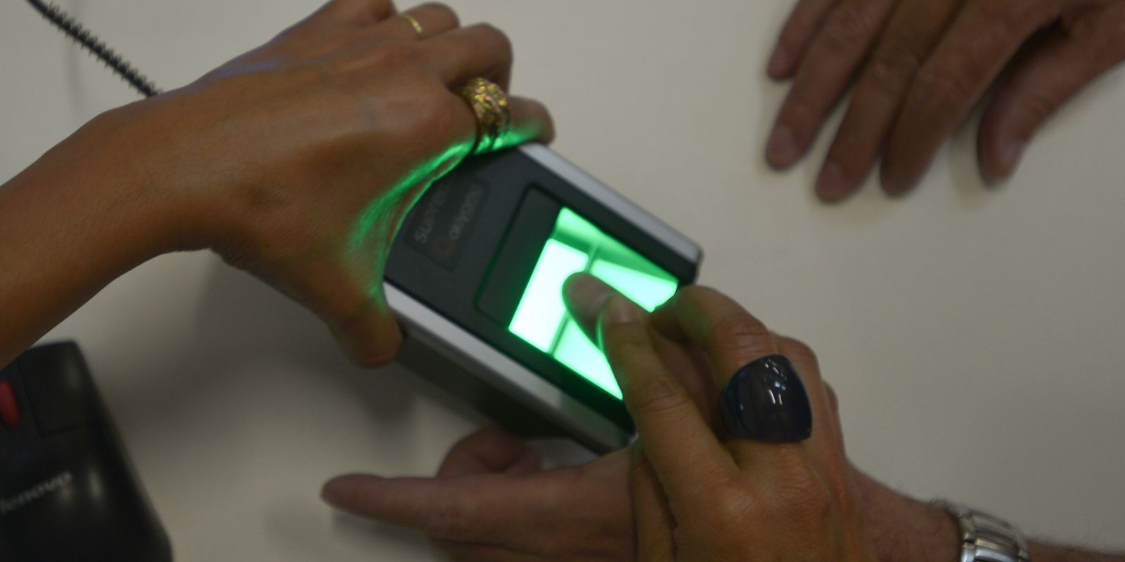 Inss alerta sobre golpe envolvendo exigência falsa de biometria