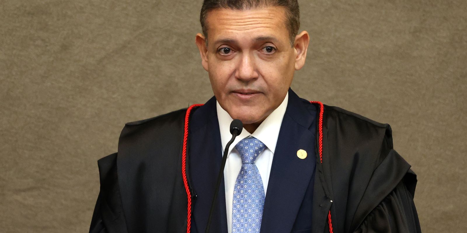 TSE suspende circulação de jornal de sindicato após pedido de Flávio