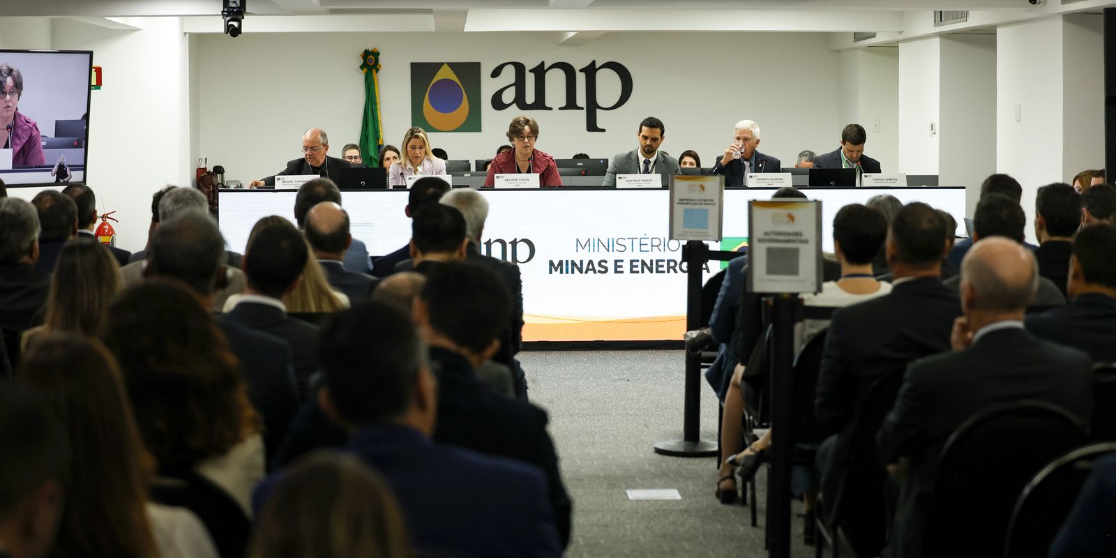 Leilão da ANP arrecada R$ 3 bilhões com a venda de 49 blocos de exploração