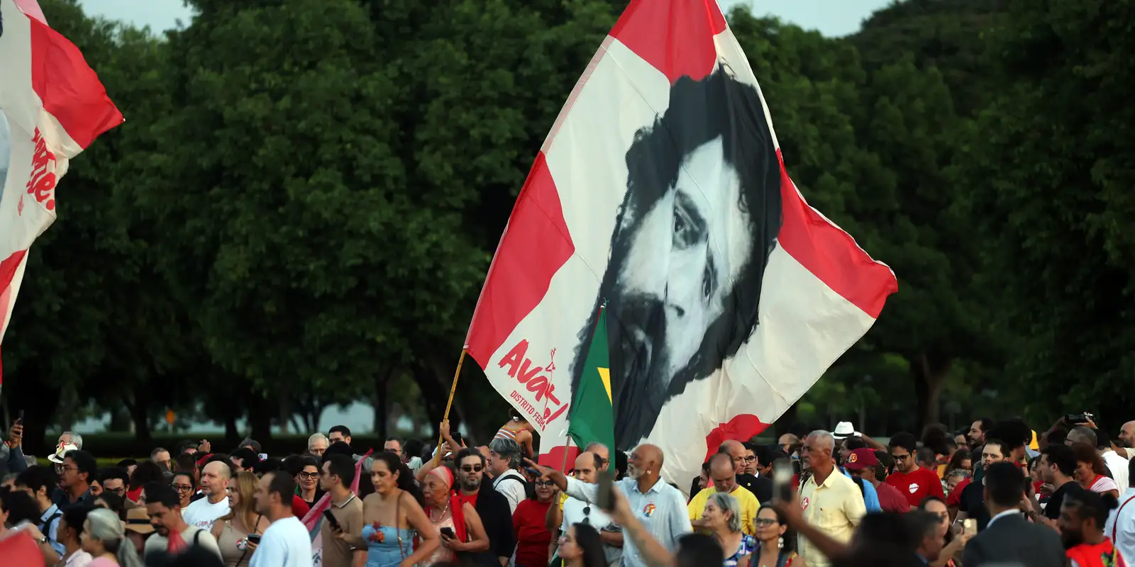 Lula celebra aniversário no Palácio do Alvorada com eleitores idosos