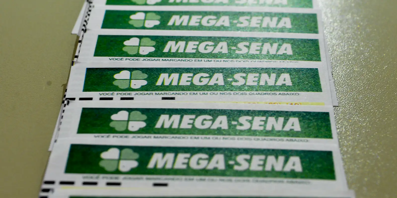 Mega-Sena acumulada atinge R$ 100 milhões após ninguém acertar as seis dezenas