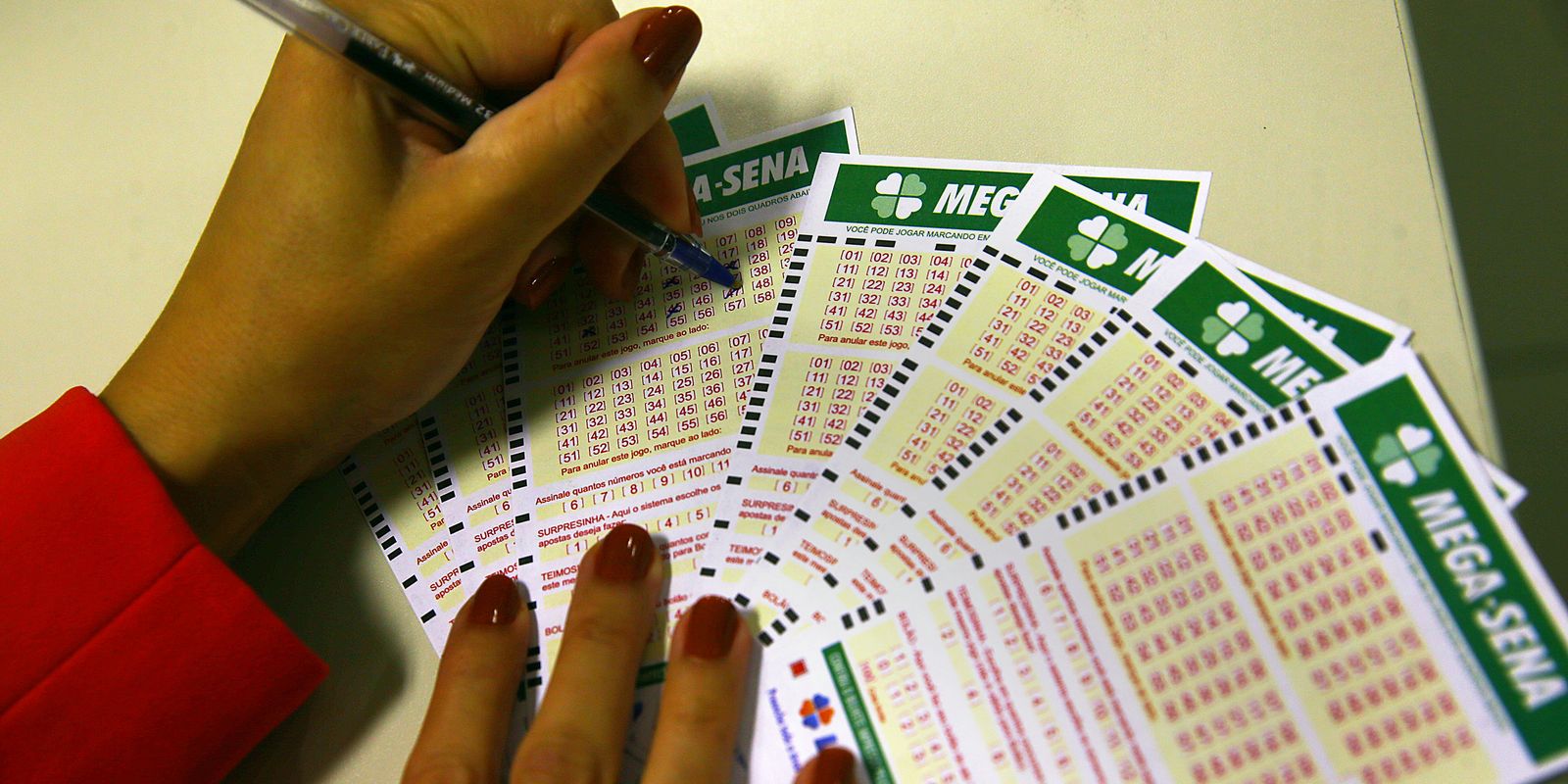 Sem ganhadores, prêmio da Mega-Sena acumula e vai a R$ 112 milhões