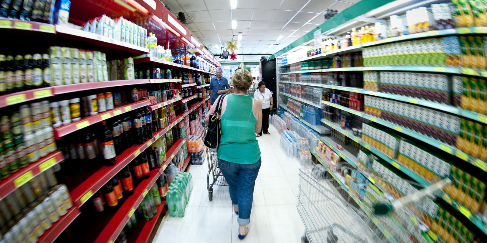 Produção industrial brasileira recua 0,6% em agosto, aponta o IBGE