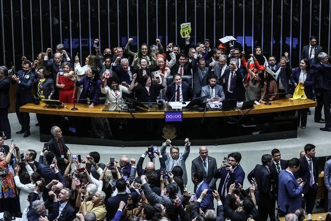 Senado aprova fim da escala 6x1 por 75 votos a 1; Hamilton Mourão é o único contrário