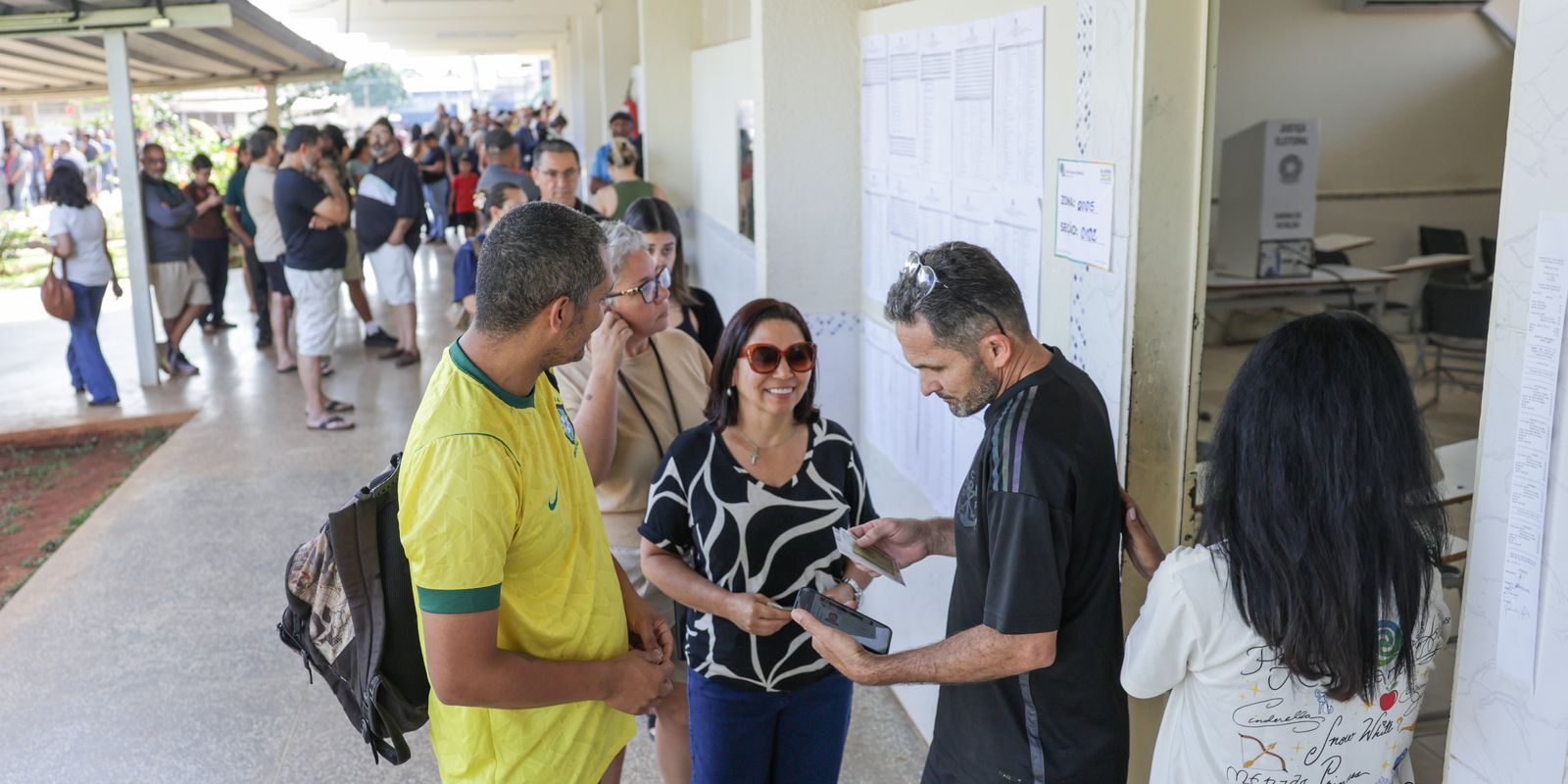 Trabalhadores têm garantido o direito ao voto no dia da eleição sem cortes no salário