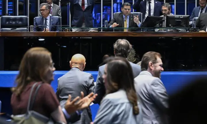 Senado deve votar fim da escala 6x1 logo após as eleições, garante Alcolumbre