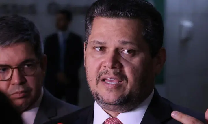 Davi Alcolumbre encaminha PEC do fim da escala 6x1 para a CCJ do Senado