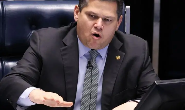 Davi alcolumbre vai promulgar o fim da escala 6x1 nesta sexta-feira