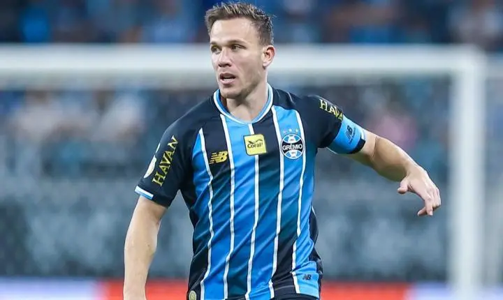 Arthur negocia rescisão com a Juventus após volta à Itália; Turquia é opção