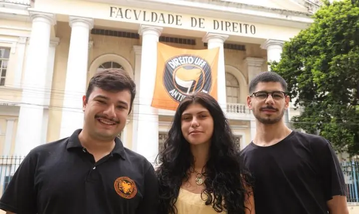 Protesto de estudantes da UFF em Niterói deu início à mobilização por Lula