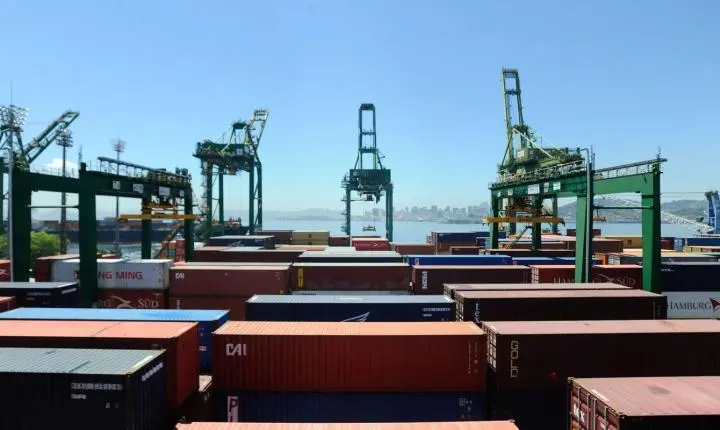 Brasil e EUA agendam reunião virtual para negociar tarifas comerciais